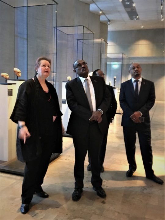 S.E. Dr. Al-Dirdiri Mohamed Ahmed, Auu00dfenminister der Republik Sudan beim Besuch des u00c4gyptischen Museums