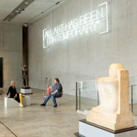 Ruth Geiersberger und Dr. Sylvia Schoske im Gespräch im Museum