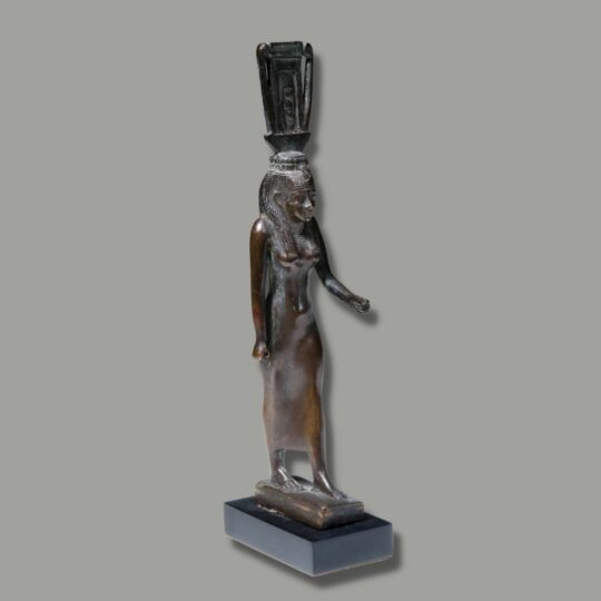 Bronzestatue der stehenden Göttin Nehemet-awai