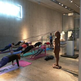 Yoga im Museum