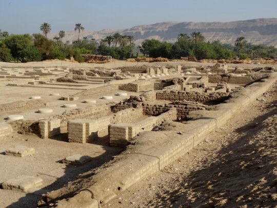 Blick über die Ruinen des Nordpalastes von Amarna