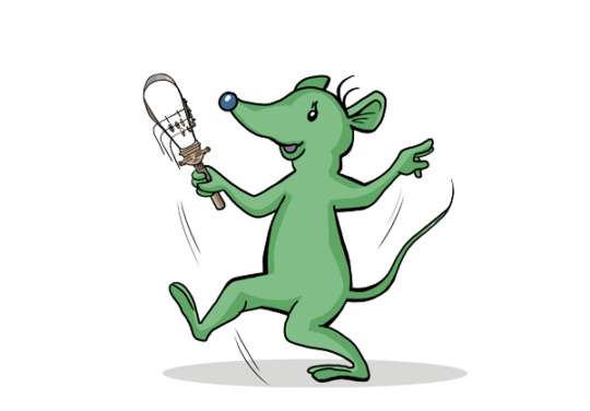 Die grüne Spitzmaus Isi hält ein Sistrum in der Hand