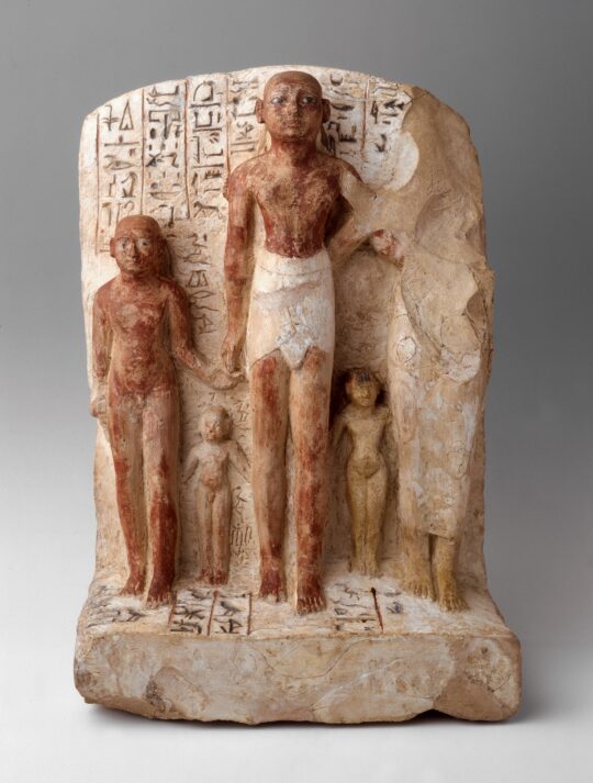 Eine altägyptische Familienstatue