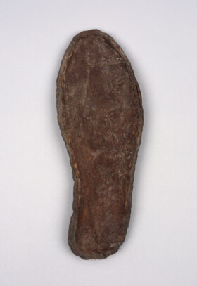 Eine dunkelbraune Schuhsohle